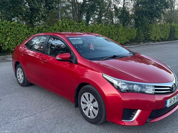 Toyota Corolla Saloon, Diesel, 2014, Red
