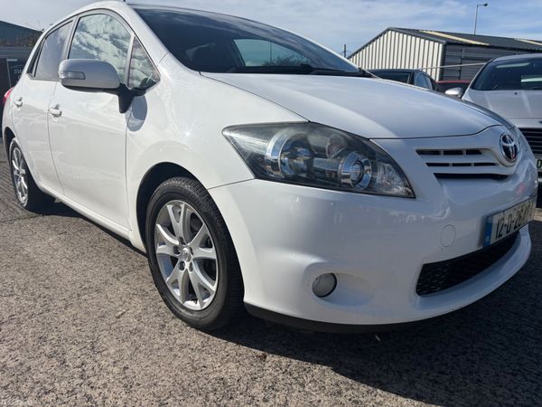 Toyota Auris Hatchback, Diesel, 2012, White