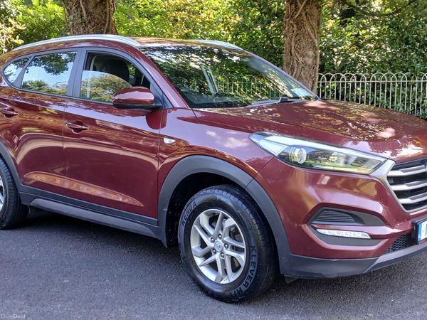 Hyundai Tucson SUV, Petrol, 2016, Red