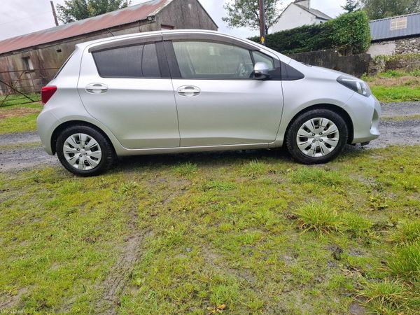Toyota Vitz Hatchback, Petrol, 2016, Silver