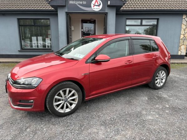 Volkswagen Golf Hatchback, Petrol, 2015, Red