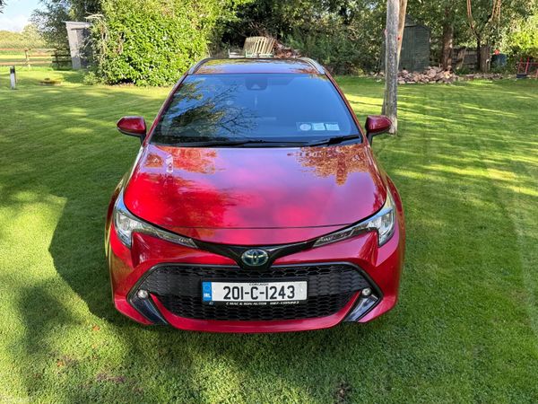 Toyota Corolla Estate/Jeep, Petrol Hybrid, 2020, Red
