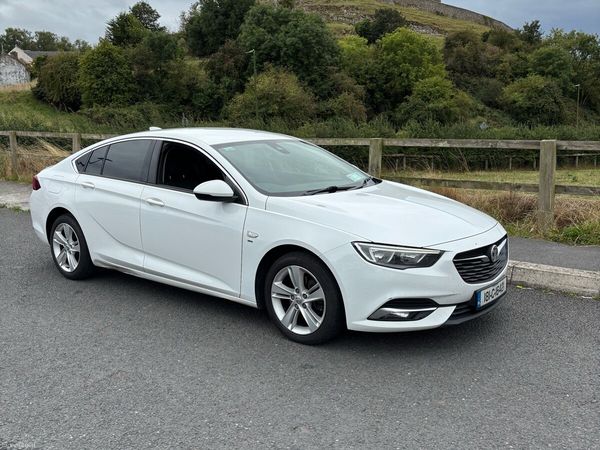Vauxhall Insignia Hatchback, Diesel, 2018, White