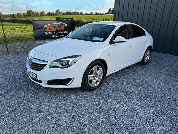 Vauxhall Insignia Hatchback, Diesel, 2016, White