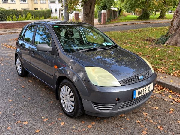 Ford Fiesta Hatchback, Petrol, 2004, Grey
