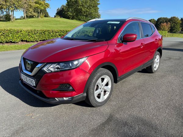 Nissan Qashqai SUV, Diesel, 2017, Red