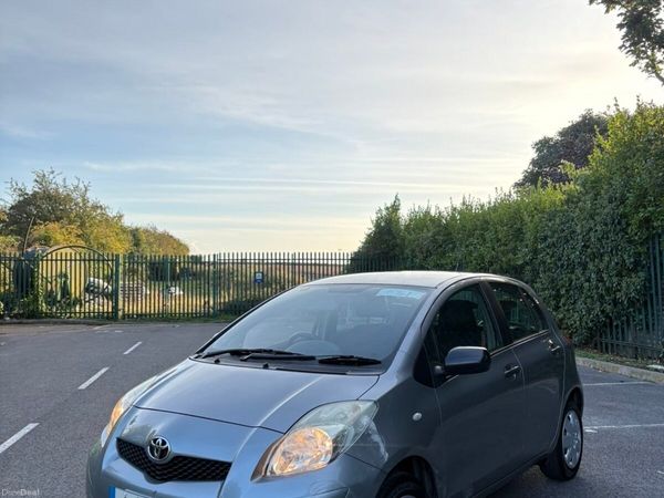 Toyota Yaris Hatchback, Petrol, 2010, Silver
