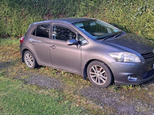 Toyota Auris Hatchback, Diesel, 2011, Grey