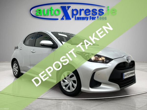 Toyota Yaris Hatchback, Petrol Hybrid, 2022, Silver
