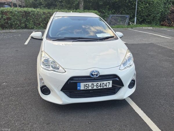 Toyota Aqua Hatchback, Petrol Hybrid, 2015, White