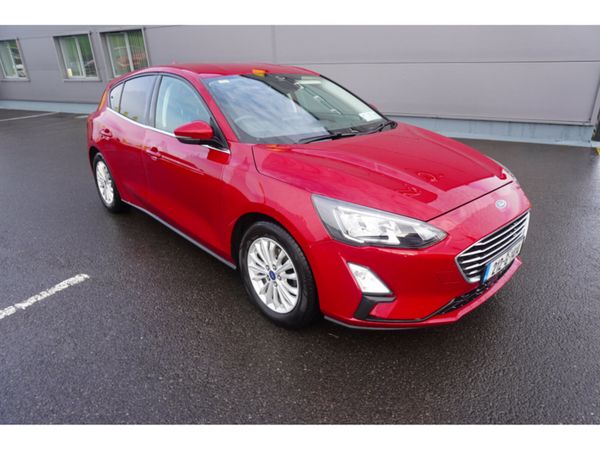 Ford Focus Hatchback, Diesel, 2021, Red