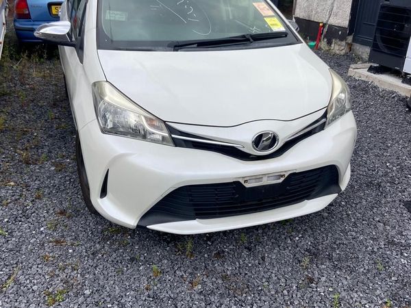 Toyota Vitz Hatchback, Petrol, 2014, White