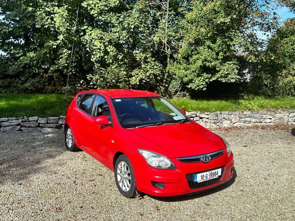 Hyundai i30 Hatchback, Petrol, 2010, Red