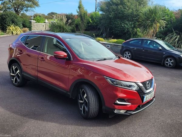 Nissan Qashqai Hatchback, Diesel, 2018, Red