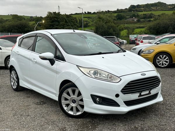 Ford Fiesta Hatchback, Petrol, 2015, White
