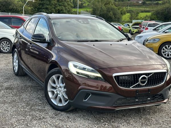Volvo V40 Hatchback, Diesel, 2018, Brown