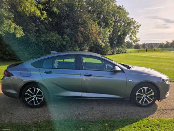 Opel Insignia Hatchback, Diesel, 2018, Grey