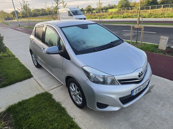 Toyota Yaris Hatchback, Petrol, 2011, Silver