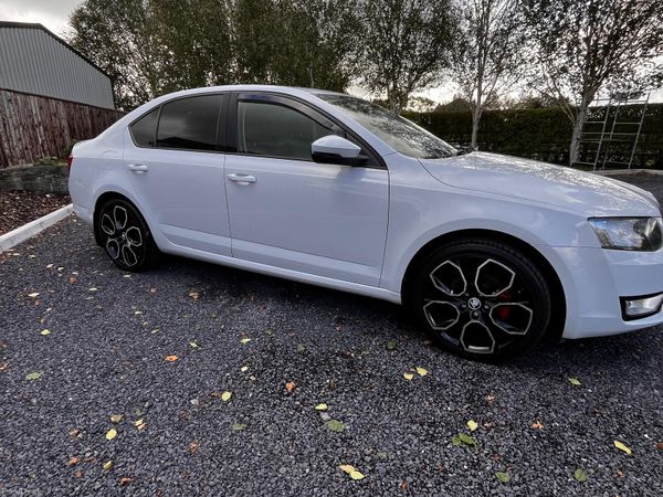Skoda Octavia Hatchback, Diesel, 2016, White
