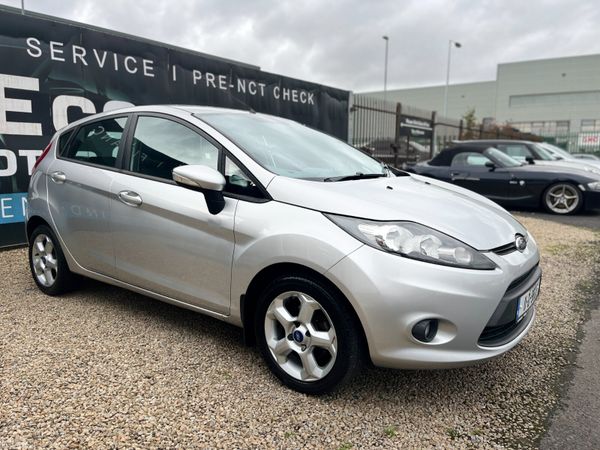 Ford Fiesta Hatchback, Petrol, 2011, Silver