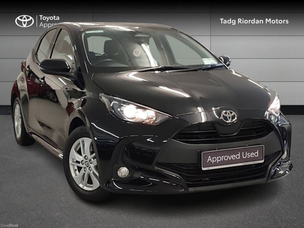 Toyota Yaris Hatchback, Petrol Hybrid, 2024, Black