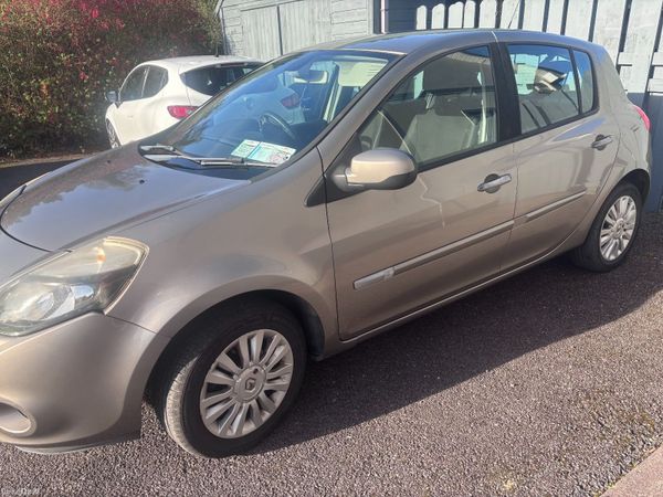 Renault Clio Hatchback, Ethanol Petrol, 2010, Gold