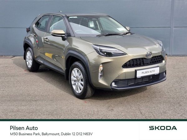 Toyota Yaris Cross Hatchback, Petrol Hybrid, 2025, Green