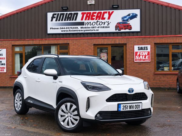 Toyota Yaris Cross Hatchback, Petrol Hybrid, 2023, White
