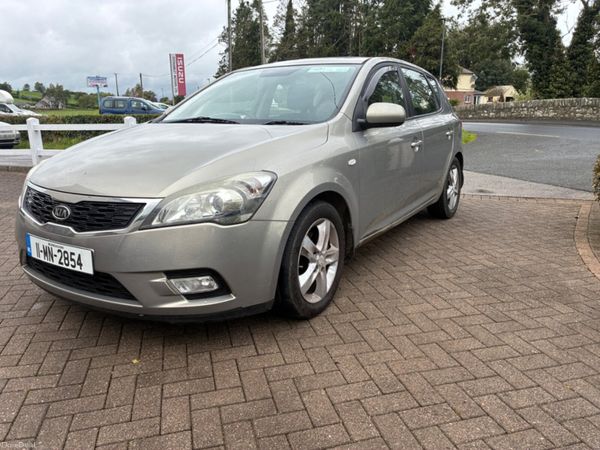 Kia Ceed Hatchback, Diesel, 2011, Silver