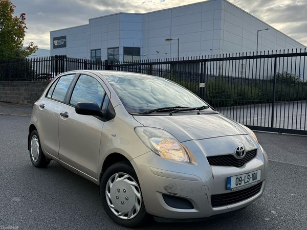 Toyota Yaris Hatchback, Petrol, 2009, Gold