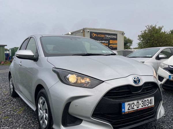Toyota Yaris Hatchback, Petrol Hybrid, 2021, Silver