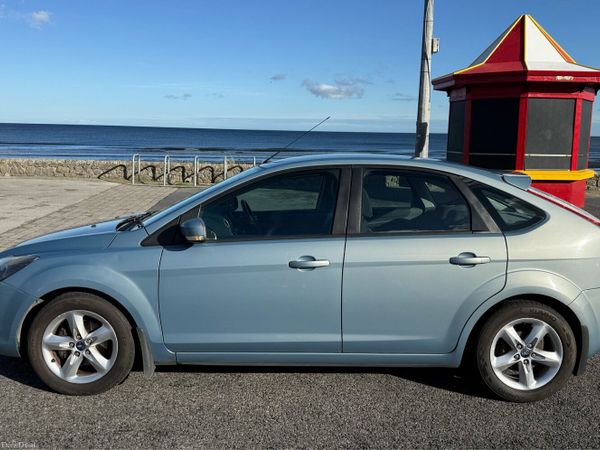 Ford Focus Hatchback, Petrol, 2009, Grey