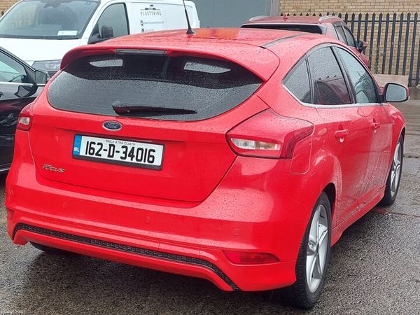 Ford Focus Hatchback, Diesel, 2016, Red