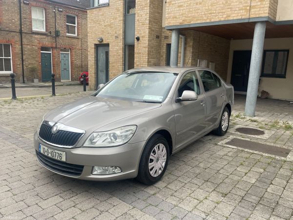 Skoda Octavia Hatchback, Diesel, 2010, Beige
