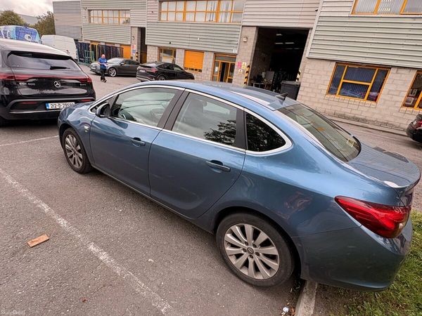 Opel Astra Saloon, Diesel, 2015, Blue