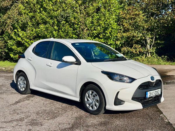 Toyota Yaris Hatchback, Petrol Hybrid, 2021, White