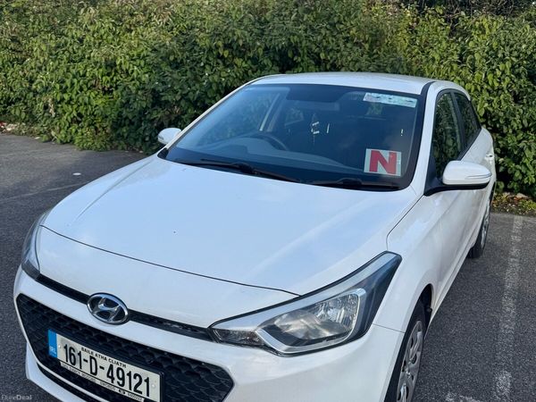 Hyundai i20 Hatchback, Petrol, 2016, White