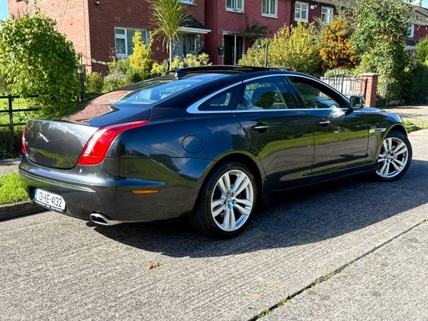 Jaguar XJ Saloon, Diesel, 2013, Grey