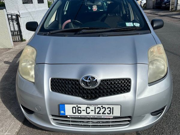 Toyota Yaris Hatchback, Petrol, 2006, Silver