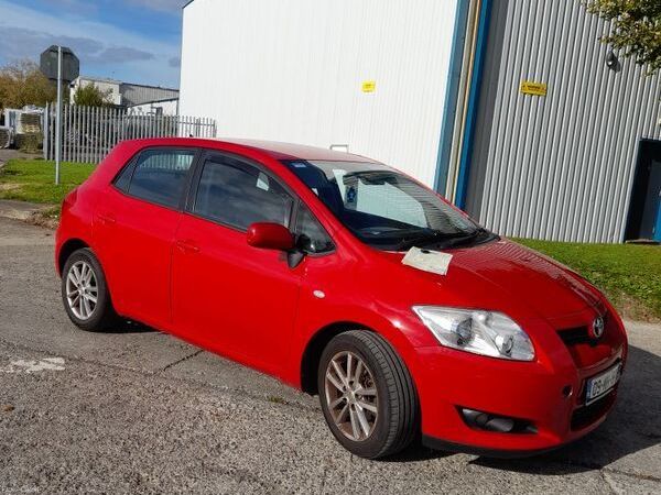 Toyota Auris Hatchback, Petrol, 2009, Red