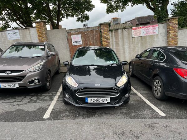 Ford Fiesta Hatchback, Petrol, 2014, Black