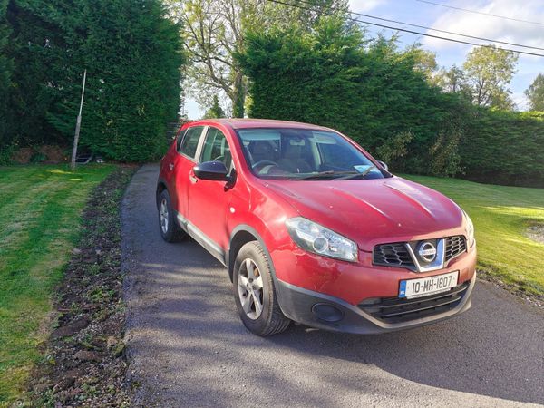 Nissan Qashqai Hatchback, Diesel, 2010, Red