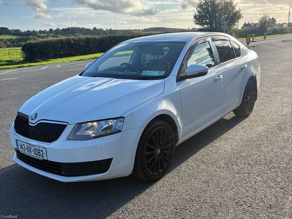 Skoda Octavia Hatchback, Diesel, 2014, White