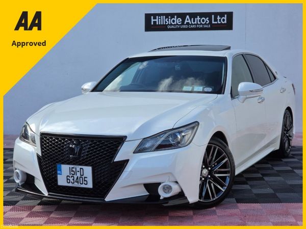 Toyota Crown Saloon, Petrol Hybrid, 2015, White