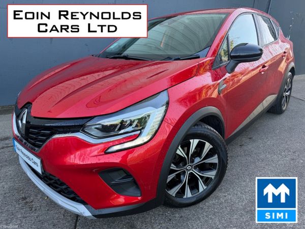 Renault Captur Hatchback, Petrol, 2023, Red