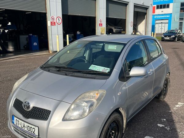 Toyota Yaris Hatchback, Petrol, 2007, Silver