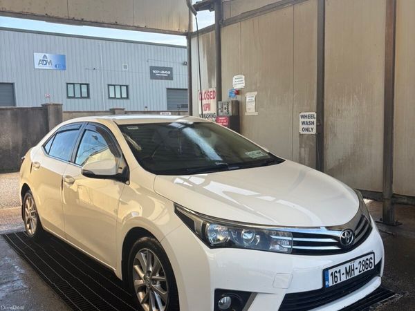 Toyota Corolla Saloon, Diesel, 2016, White