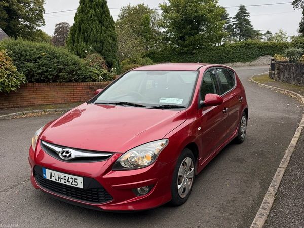 Hyundai i30 Hatchback, Petrol, 2011, Red