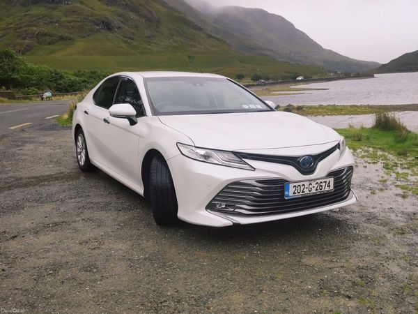 Toyota Camry Saloon, Petrol Hybrid, 2020, White