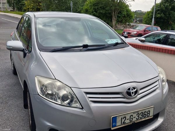 Toyota Auris Hatchback, Diesel, 2012, Silver